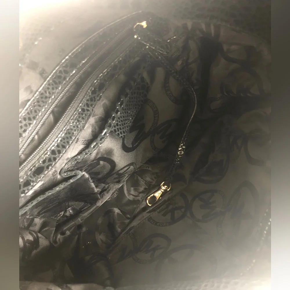 MICHAEL KORS Hobo Bag Black Shiny Snakeskin Design with Gold Hardware